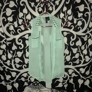 Green short sleeved shirt